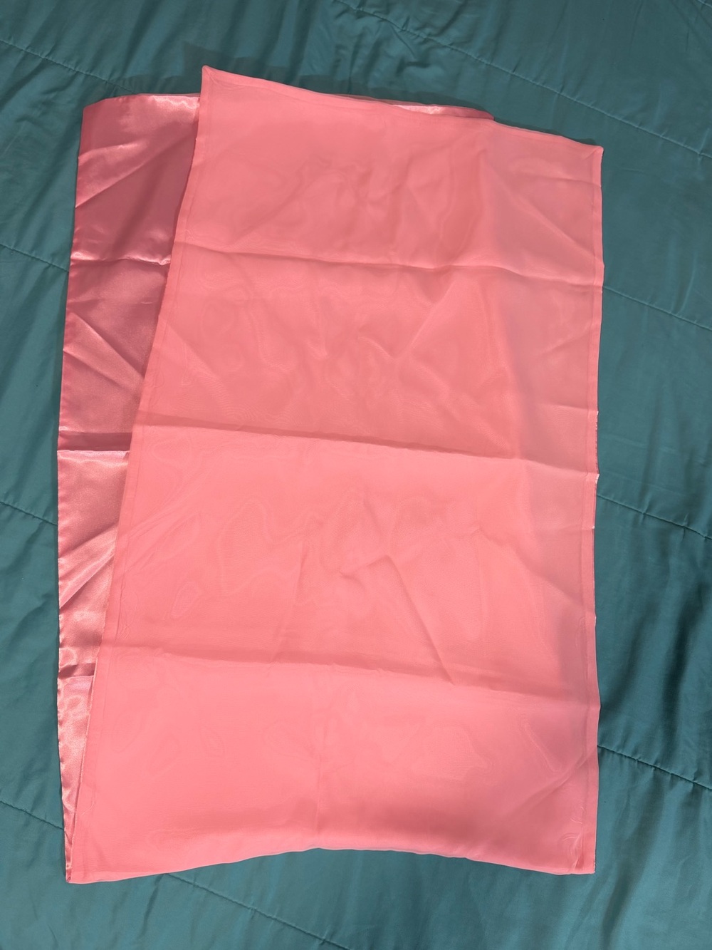 Pink stole/scarf.